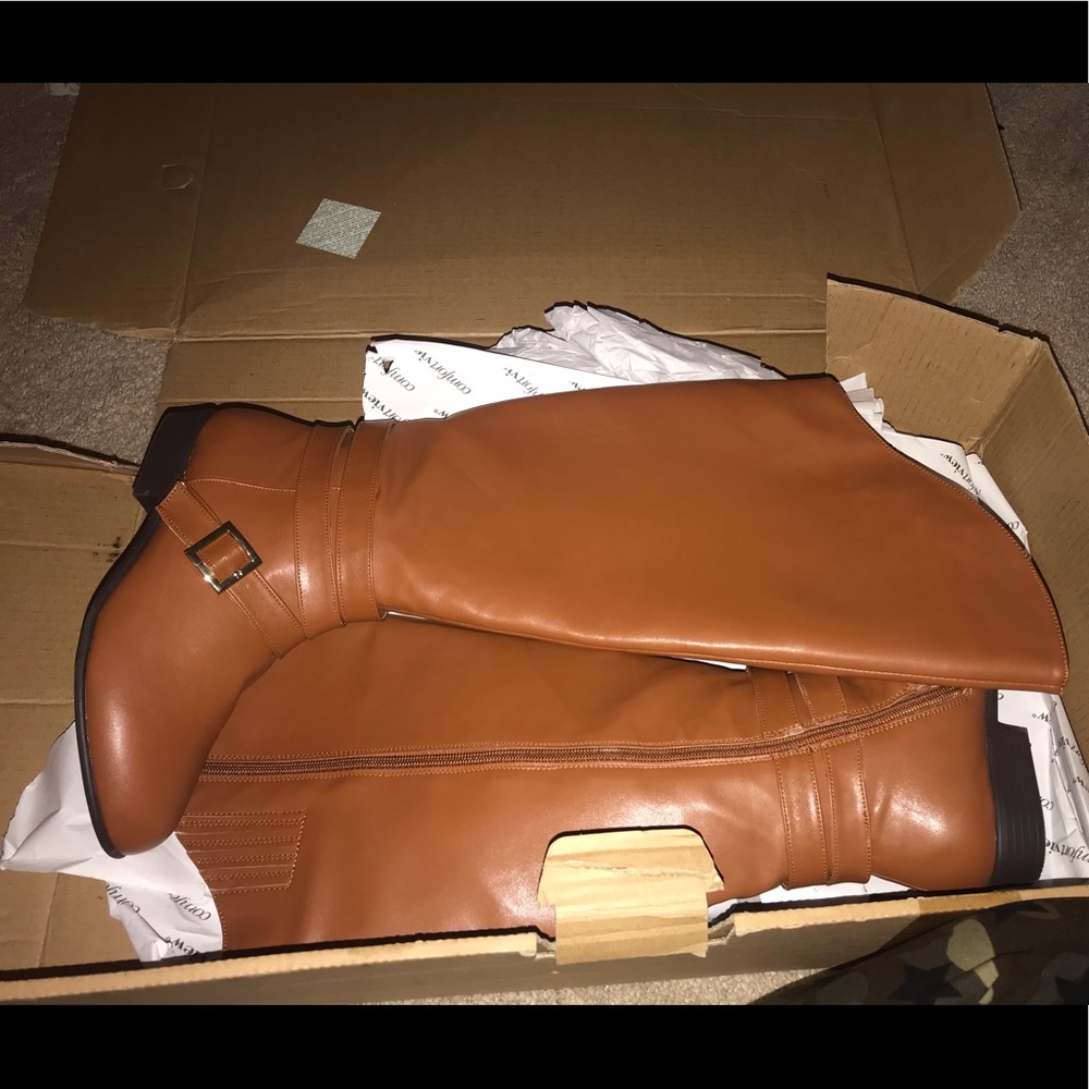 Knee boots